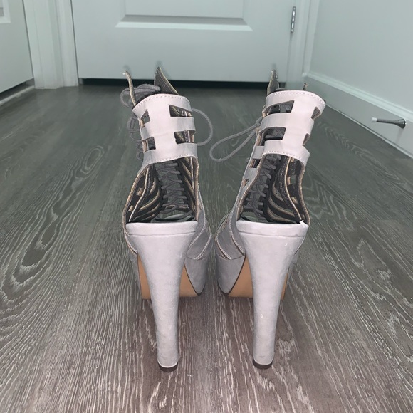 Michael Antonio Timber - Light Grey - Picture 2 of 8